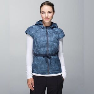 Lululemon Spring Fling Puffy Vest Sashiko Cross Inkwell Ghost size 6 EUC